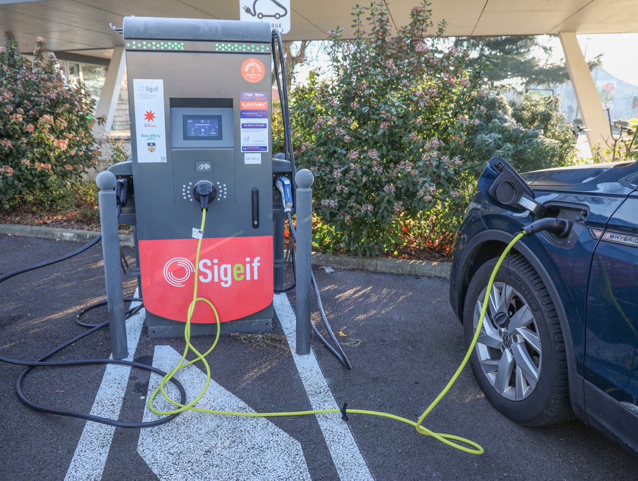 Bornes de recharge pour véhicules électriques