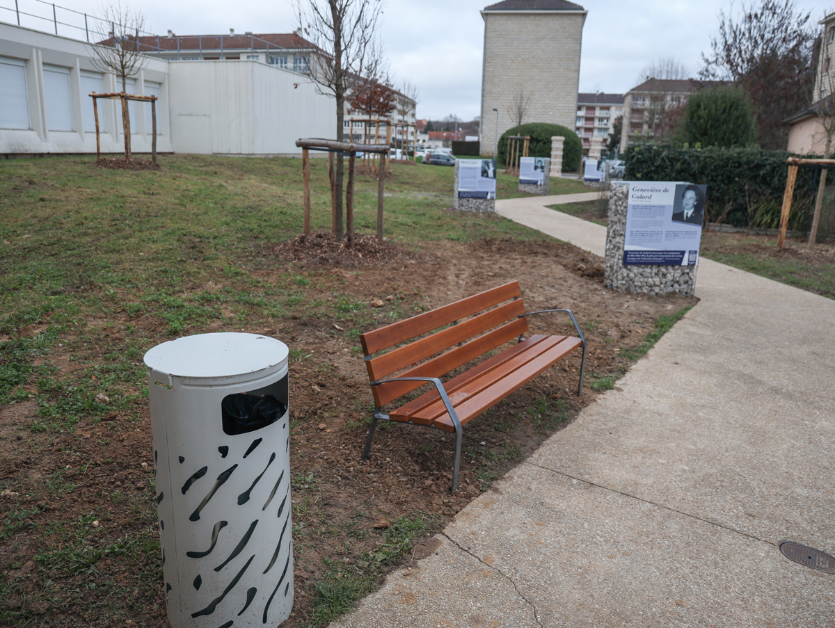 Square de femems illustres