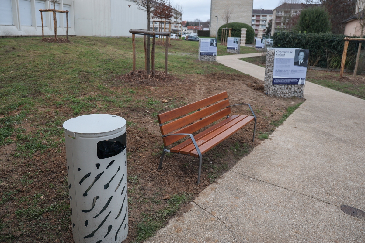 Square de femems illustres